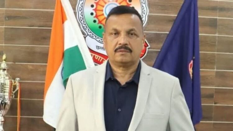 कबीरधाम पुलिस ने वर्दी में शराब सेवन और सार्वजनिक अभद्रता करने वाले आरक्षक को किया सेवा से बर्खास्त