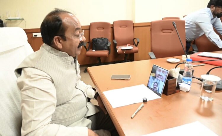 साव ने आमंत्रण पर नई दिल्ली जा रहे पीएम स्वनिधि योजना के लाभार्थियों से वीडियो काल पर की बात,कहा-गणतंत्र दिवस पर नई दिल्ली में मुख्य समारोह में छत्तीसगढ़ के शहरी पथ-विक्रेताओं को पीएम मोदी का न्यौता मिलना बड़ी बात