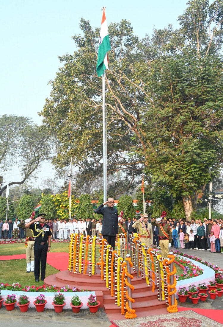 राज्यपाल डेका ने गणतंत्र दिवस के अवसर पर लोकभवन में राष्ट्रीय ध्वज फहराया