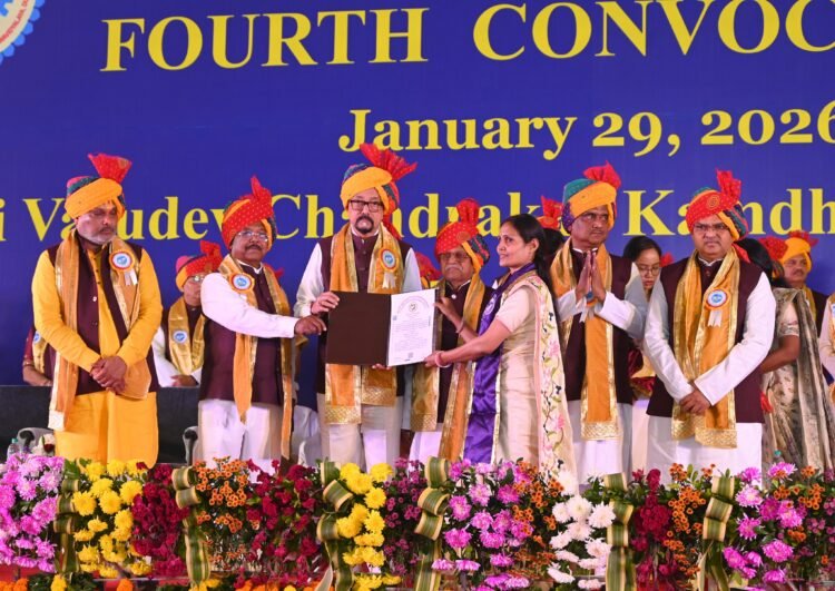 दाऊ श्री वासुदेव चन्द्राकर कामधेनु विश्वविद्यालय दुर्ग का चतुर्थ दीक्षांत समारोह संपन्न, 1536 छात्रों को स्नातक, स्नातकोत्तर तथा पीएचडी उपाधि प्रदान की गई