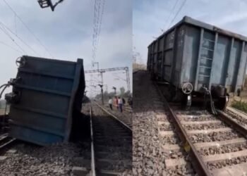 छत्तीसगढ़ में मालगाड़ी के दो डिब्बे पलटे,दर्रीटोला से जा रही थी टाईगर हिल्स