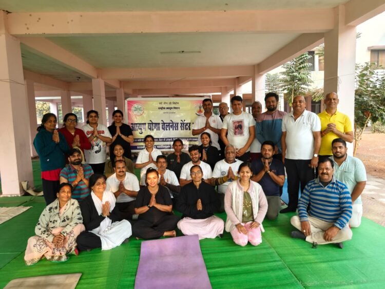 शासकीय आयुर्वेद महाविद्यालय रायपुर में 108 सूर्य नमस्कार का भव्य आयोजन