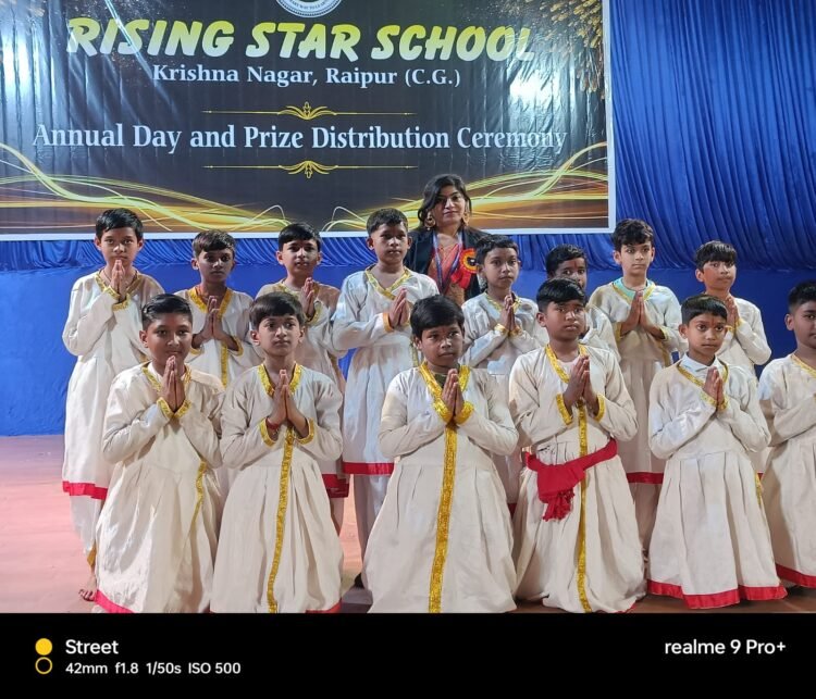 राइजिंग स्टार स्कूल का वार्षिक उत्सव एवं पुरस्कार वितरण समारोह संपन्न..