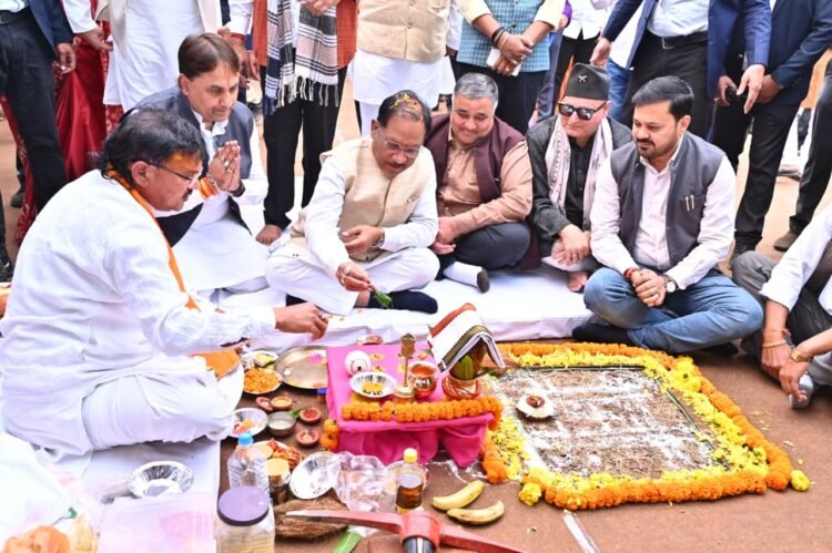 मुख्यमंत्री साय ने चित्रोत्पला फिल्म सिटी एवं ट्राइबल एंड कल्चरल कन्वेंशन सेंटर का किया भूमि पूजन,कहा-चित्रोत्पला फिल्म सिटी छत्तीसगढ़ की रचनात्मक अर्थव्यवस्था को देगी नई गति