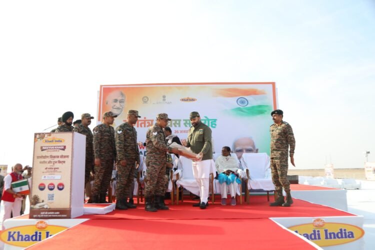 77वें गणतंत्र दिवस पर सीमावर्ती ‘कच्छ के रन’ में दुनिया के सबसे विशाल खादी तिरंगे का ऐतिहासिक प्रदर्शन