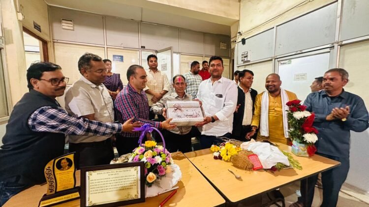 नगर निगम सहायक अभियंता ओपी वर्मा निरंतर 41 साल निगम को सेवा देकर सेवानिवृत्ति पर किये गये सम्मानित