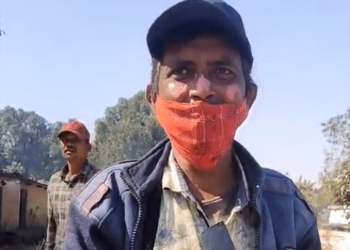 बसंत पंचमी पर नशे में स्कूल पहुंचा सरकारी शिक्षक, वीडियो वायरल होने के बाद सस्पेंशन की सिफारिश