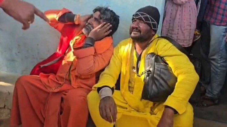 सूरजपुर में साधुओं पर तंत्र-मंत्र का शक, ग्रामीणों ने की पिटाई, अफरा-तफरी के बाद मौके से फरार