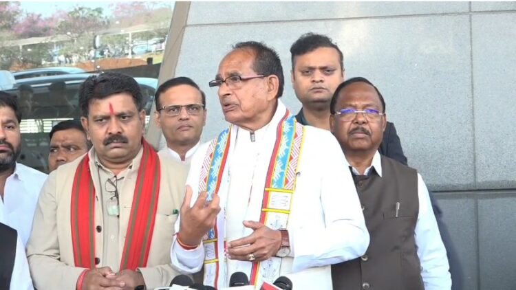 कका और बाबा के आपसी विवाद से कांग्रेस कार्यकता पीस रहे : केन्द्रीय मंत्री शिवराज सिंह