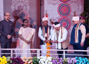 बस्तर पंडुम के संभाग स्तरीय शुभारंभ कार्यक्रम में बस्तर पहुंची राष्ट्रपति,कहा-आदिवासियों की संस्कृति में बसती है छत्तीसगढ़ की आत्मा