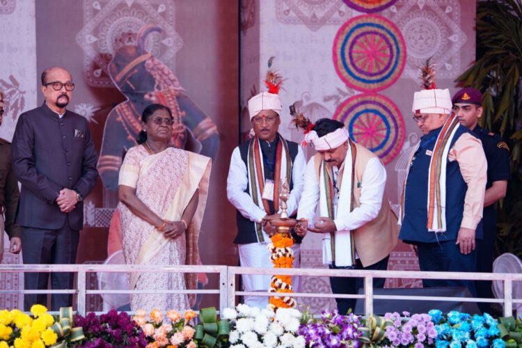 बस्तर पंडुम के संभाग स्तरीय शुभारंभ कार्यक्रम में बस्तर पहुंची राष्ट्रपति,कहा-आदिवासियों की संस्कृति में बसती है छत्तीसगढ़ की आत्मा