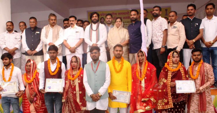 सतनामी समाज युवक युवती परिचय सम्मेलन में शामिल हुए गुरु खुशवंत साहेब,कहा-फिजूलखर्ची को छोड़कर बाबा गुरु घासीदास के बताये सादगी विवाह को गर्व के साथ अपनाने की जरूरत