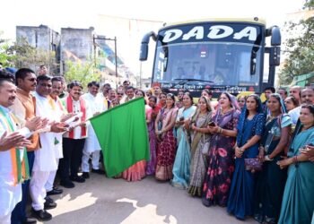 उन्नत पशुपालन एवं डेयरी प्रबंधन सीखने बनासकाठा गुजरात रावाना हुए कबीरधाम के पशुपालक और बिहान की दीदियां