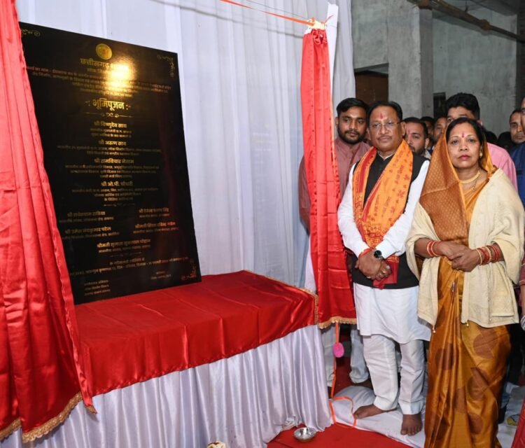 महाशिवरात्रि पर बाबा धाम में मुख्यमंत्री ने की पूजा-अर्चना, 1.20 करोड़ के विकास कार्यों का शिलान्यास,कहा-श्रद्धा और आस्था का प्रमुख केंद्र है बाबा धाम