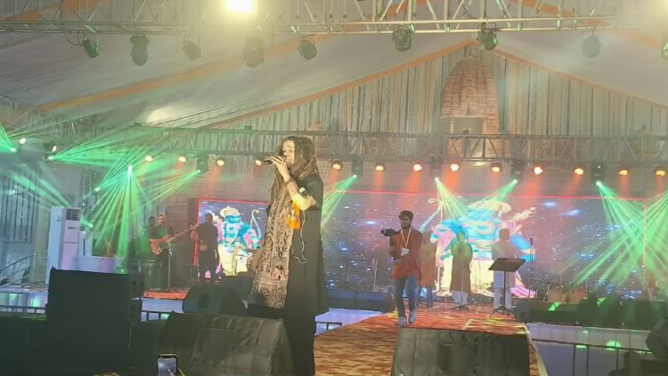 सिरपुर महोत्सव में बाबा हंसराज रघुवंशी की भक्ति संध्या ने बांधा समां