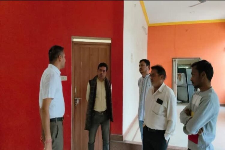 वास्तु के अनुरूप निखरेगा रायपुर प्रेस क्लब का स्वरूप, प्रसिद्ध वास्तुविद रोहित खंडेलवाल ने किया विस्तृत निरीक्षण