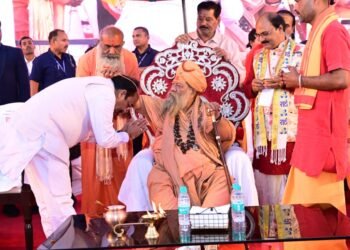 विराट संत समागम में उप मुख्यमंत्री अरुण साव ने महामंडलेश्वर और साधु-संतों से लिया आशीर्वाद,कहा -राजिम कुंभ कल्प 2026 में आस्था और अध्यात्म का विराट संगम