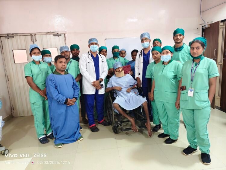 45 दिन तक मौत से जूझता रहा मरीज, ओम हॉस्पिटल सरायपाली की टीम ने लौटाई ज़िंदगी