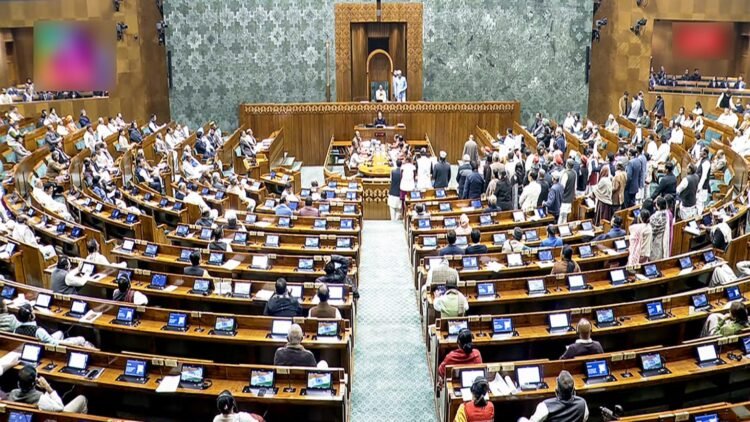 Budget Session: विपक्ष के हंगामे के बीच एक मिनट के भीतर ही लोकसभा स्थगित