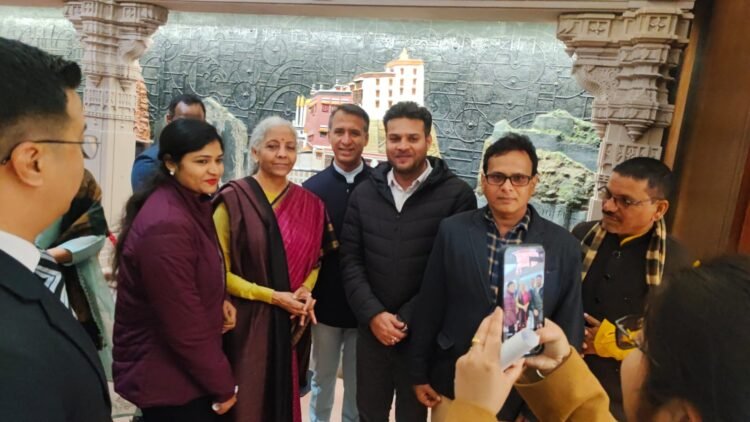 चेम्बर प्रदेश महामंत्री अजय भसीन के नेतृत्व में छत्तीसगढ़ चेम्बर ऑफ कॉमर्स एंड इंडस्ट्रीज भिलाई इकाई का प्रतिनिधिमंडल संसद भवन दिल्ली में आयोजित केंद्रीय बजट सत्र में शामिल हुआ