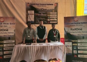 राजिम कुंभ मेला 2026 के दौरान “रेल वन ऐप” के प्रचार हेतु रायपुर रेल मंडल का वाणिज्य विभाग चला रहा विशेष अभियान