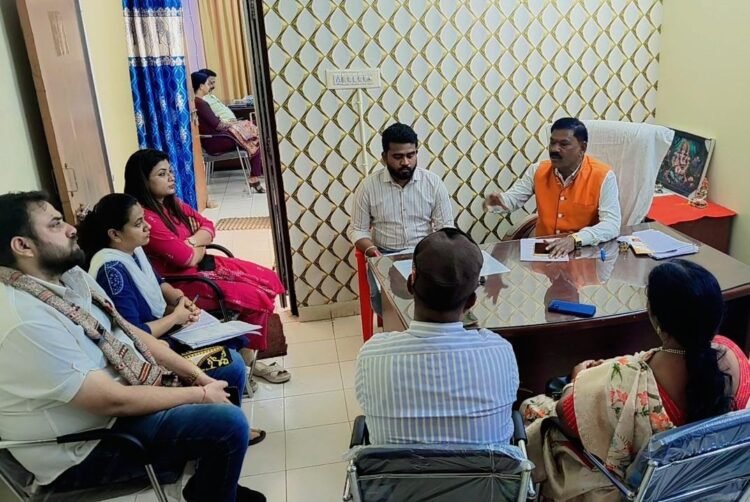 महापौर अलका बाघमार के मार्गदर्शन में प्रभारी देव नारायण की समिति के सदस्यों के संग बैठक, दुर्ग के सर्वांगीण विकास को मिली रफ्तार