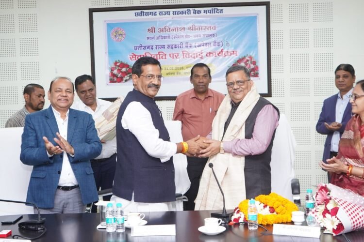 अविनाश श्रीवास्तव, अपेक्स बैंक संवर्ग अधिकारी विशेष श्रेणी आज सेवानिवृति हुए।