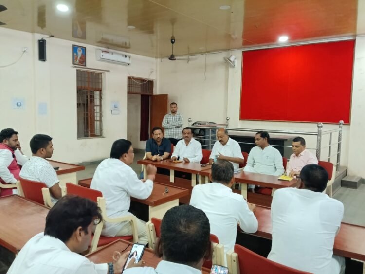 कलचुरीकालीन शिवमंदिर देवबलोदा में हर वर्ष होने वाले महोत्सव को लेकर निगम कार्यालय हुयी बैठक