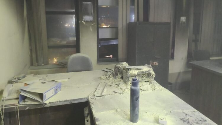 लाभांडी स्थित आबकारी भवन में शॉर्ट सर्किट से आग, उपकरण जले पर दस्तावेज सुरक्षित