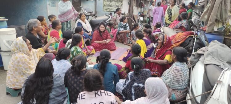 “महिला शक्ति अभियान” का त्रिमूर्ति नगर झुग्गी बस्ती से शुभारंभ: झुग्गी बस्तीयों में महिलाओं को सशक्त बनाने 8 मार्च महिला दिवस तक एक माह का संकल्प