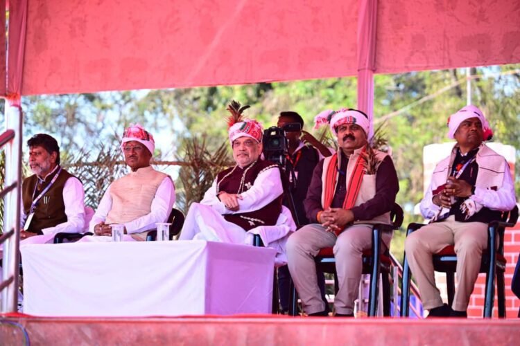 बस्तर पण्डुम समापन समारोह में बच्चों की कला को मिला केंद्रीय गृहमंत्री का सम्मान,स्कूली बच्चों की प्रस्तुति से प्रभावित हुए, ताली बजाकर बढ़ाया उत्साह