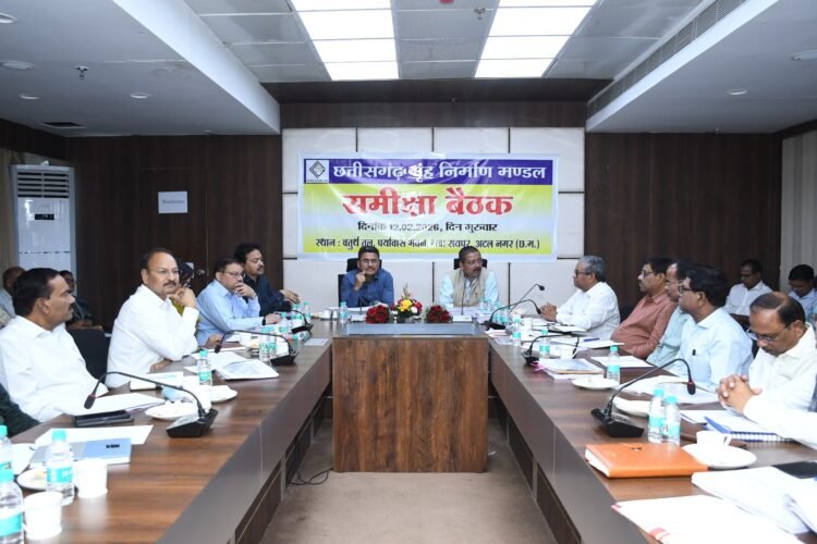 छत्तीसगढ़ गृह निर्माण मंडल के 22वें स्थापना दिवस में अध्यक्ष एवं आयुक्त ने की योजनाओं और शाखाओं की समीक्षा गुणवत्ता एवं समय पर कार्य पूर्ण करने दिए निर्देश