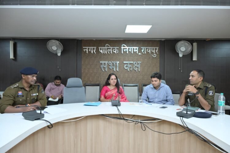 सड़क किसी भी विभाग की हो जनता की नजर में वह शहर की सड़क है और उसे व्यवस्थित रखना हम सबकी जिम्मेदारी है