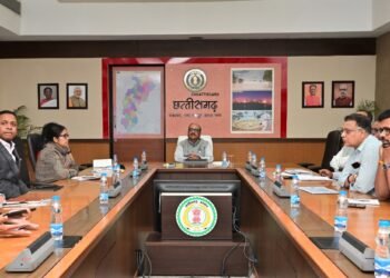 मुख्य सचिव ने मंत्रालय महानदी भवन में नवा अंजोर विजन@ 2047 मॉनिटरिंग पोर्टल की समीक्षा की