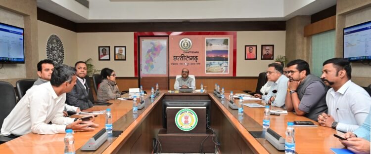 मुख्य सचिव ने मंत्रालय महानदी भवन में नवा अंजोर विजन@ 2047 मॉनिटरिंग पोर्टल की समीक्षा की