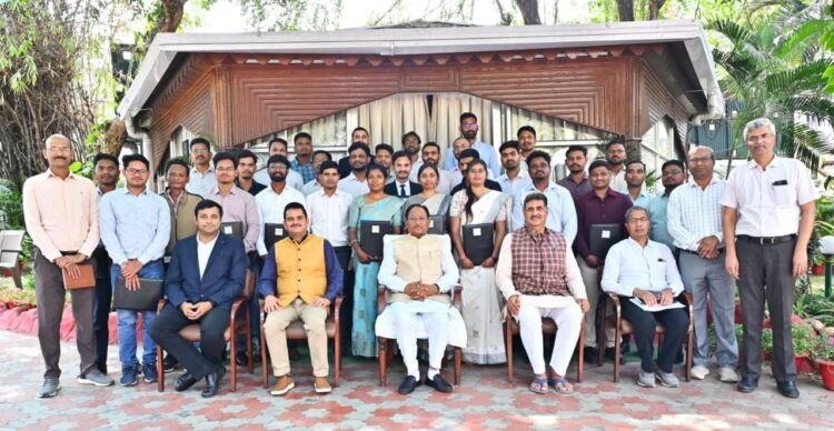 मुख्यमंत्री ने नव चयनित खनि निरीक्षकों को प्रदान किया नियुक्ति पत्र, ईमानदारी और निष्ठा से कार्य करने का दिया संदेश