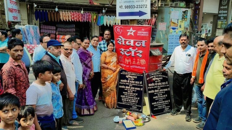 महापौर ने जवाहर चौक,तमेर पारा वार्ड 30 व 32 में 32 लाख रुपए के डामरीकरण कार्य का किया भूमिपूजन