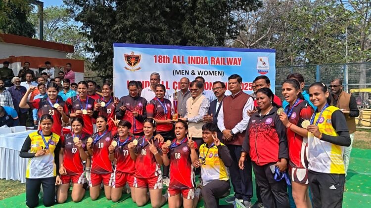 वाराणसी में 18वीं अखिल भारतीय अंतर रेलवे हैंडबॉल प्रतियोगिता में जीता स्वर्ण पदक