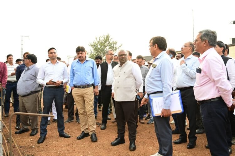 संरक्षा, परिचालन एवं स्टेशन विकास कार्यों की समीक्षा,महाप्रबंधक द्वारा दाधापारा–दगौरी के मध्य चौथी रेल लाइन का विंडो ट्रेलिंग निरीक्षण