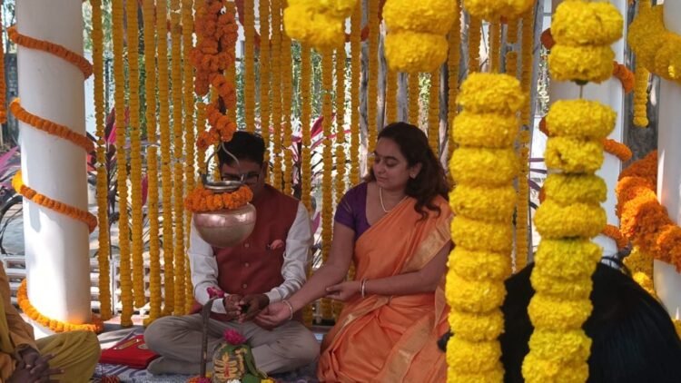 बजट से पहले वित्त मंत्री ओपी चौधरी ने की पूजा, आज 12:30 बजे पेश होगा छत्तीसगढ़ का बजट