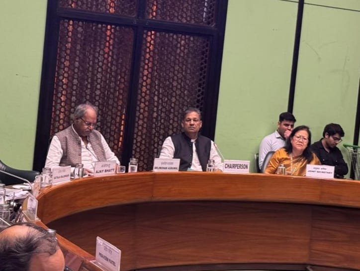 रसायन–उर्वरक स्थायी समिति में सांसद बृजमोहन अग्रवाल ने उठाए जनहित के अहम मुद्दे