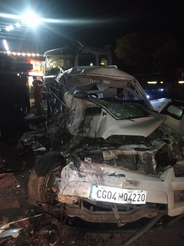 बिलासपुर में भीषण सडक़ हादसा : रॉन्ग साइड ट्रेलर की टक्कर से 4 की मौत, एक गंभीर