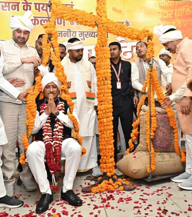 होली से पहले किसानों को मिलेगी 10 हजार करोड़ रुपए से अधिक की धान के अंतर की राशि,मुख्यमंत्री को धान से तौलकर प्रदेश के अन्नदाताओं ने जताया आभार