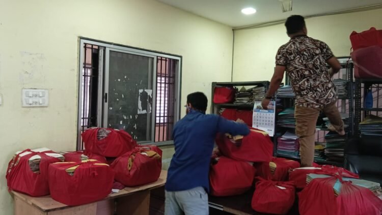 होली के अवसर पर आयुक्त के मार्गदर्शन में कार्यालय परिसर में स्वच्छता श्रमदान अभियान आयोजित