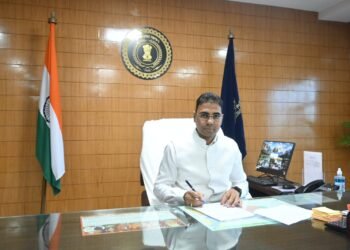 नवपदस्थ कलेक्टर कुलदीप शर्मा ने किया पदभार ग्रहण