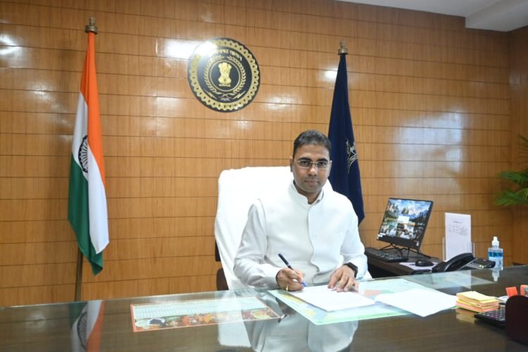 नवपदस्थ कलेक्टर कुलदीप शर्मा ने किया पदभार ग्रहण