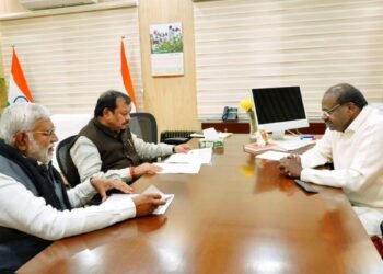 सांसद विजय बघेल और प्रेमप्रकाश पाण्डेय ने भिलाई टाउनशिप से जुड़े गंभीर मुद्दों पर अधिकारी को ज्ञापन सौंपा