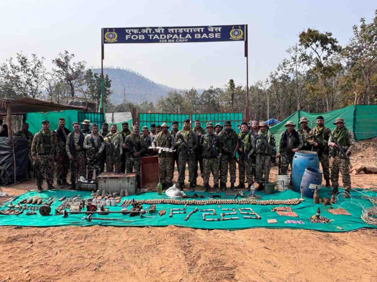 बीजापुर में नक्सल विरोधी अभियान तेज, बड़ी मात्रा में विस्फोटक सामग्री और आईईडी बरामद