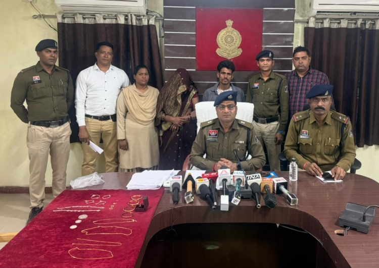 मानीकपुर क्षेत्र के सूने मकान की चोरी का खुलासा, मां-बेटे गिरफ्तार