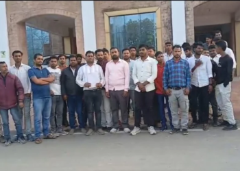 बलरामपुर में धान खरीदी प्रकरण: व्यापारियों ने कलेक्ट्रेट पहुंचकर त्वरित समाधान की लगाई गुहार